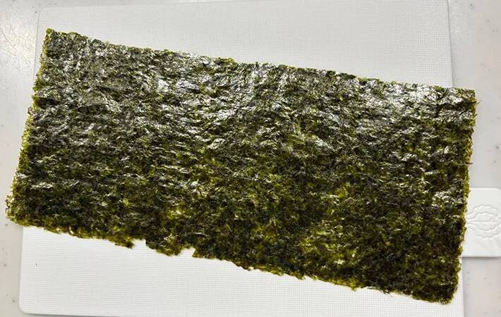 餅にのせて海苔で巻くと…　できた簡単ごはんに「もっと作ればよかった！」