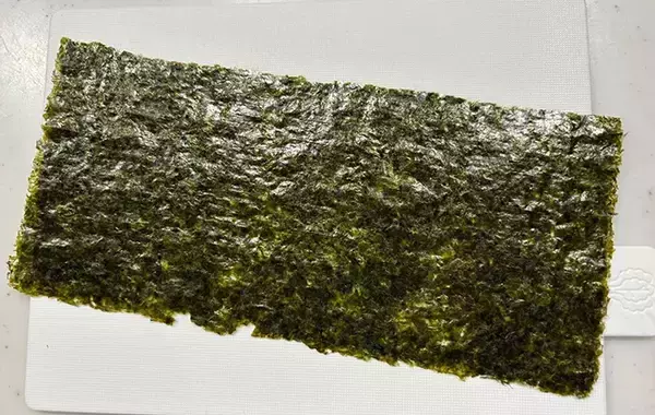 「餅にのせて海苔で巻くと…　できた簡単ごはんに「もっと作ればよかった！」」の画像