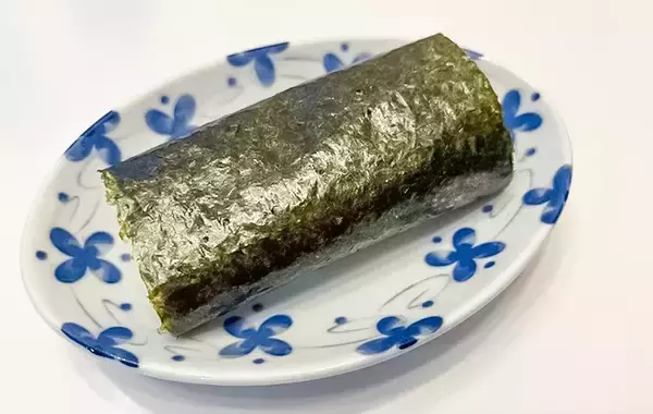 「餅にのせて海苔で巻くと…　できた簡単ごはんに「もっと作ればよかった！」」の画像