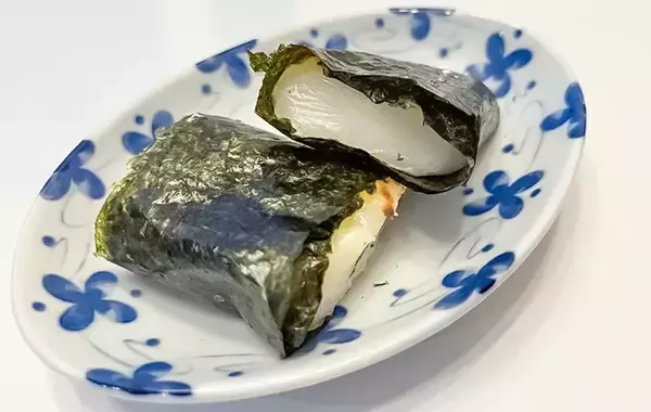 「餅にのせて海苔で巻くと…　できた簡単ごはんに「もっと作ればよかった！」」の画像