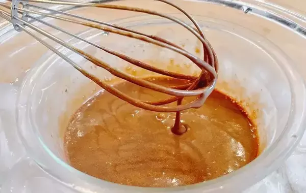 「材料は『板チョコ＋水』だけ！　半信半疑で作ったら「お店みたいなスイーツ」が完成した」の画像