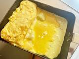「卵3個に加えたのは…？　家にあるもので『簡単ふわふわ玉子焼き』【料理の小ワザ】」の画像1