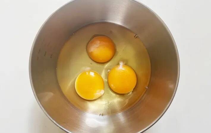卵3個に加えたのは…？　家にあるもので『簡単ふわふわ玉子焼き』【料理の小ワザ】