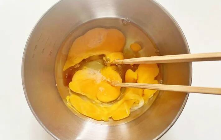 卵3個に加えたのは…？　家にあるもので『簡単ふわふわ玉子焼き』【料理の小ワザ】