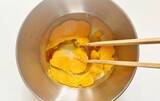 「卵3個に加えたのは…？　家にあるもので『簡単ふわふわ玉子焼き』【料理の小ワザ】」の画像4