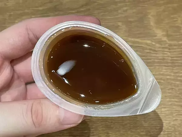 「「何度でもリピートしたくなるおいしさ」　コンビニで見つけた80円のシロップを使うと…」の画像