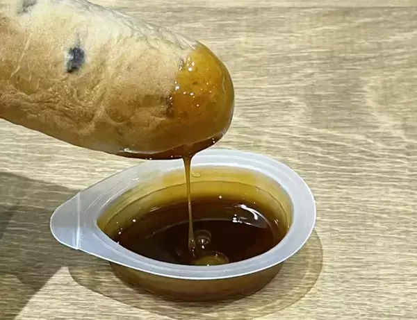 「「何度でもリピートしたくなるおいしさ」　コンビニで見つけた80円のシロップを使うと…」の画像