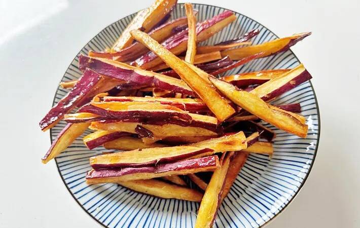 サツマイモの皮をむいて…？　できた一品に「子供がドはまりした！」【最強おやつ】