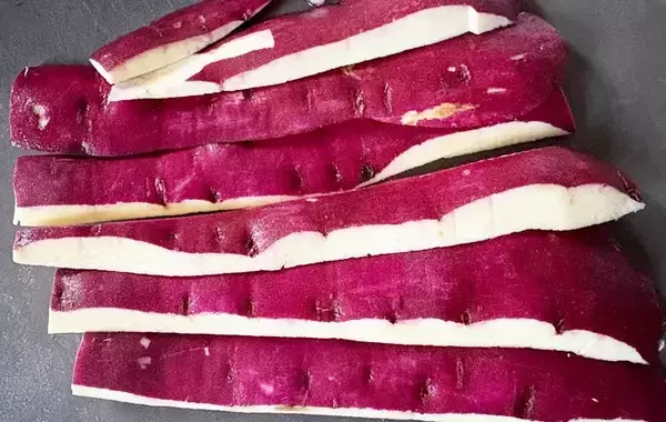 「サツマイモの皮をむいて…？　できた一品に「子供がドはまりした！」【最強おやつ】」の画像