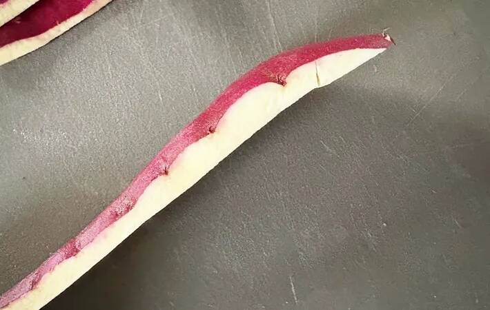 サツマイモの皮をむいて…？　できた一品に「子供がドはまりした！」【最強おやつ】