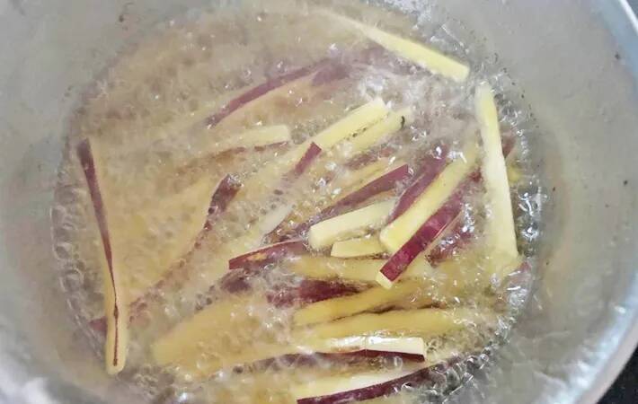 サツマイモの皮をむいて…？　できた一品に「子供がドはまりした！」【最強おやつ】