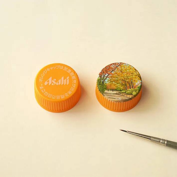 『紅葉の風景』に「息をのんだ」「すごすぎる」　ペットボトルの蓋に驚きの声