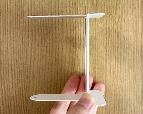 「2つのブックエンドを『コの字』にくっつける！　完成したアイテムに「ブックエンドに見えない」「重宝してる」」の画像