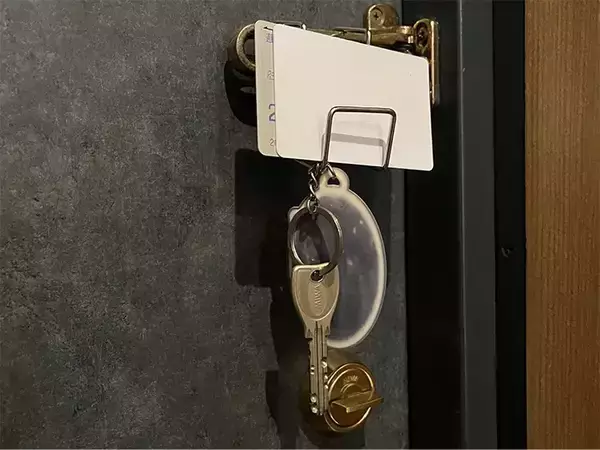 「「どこに置けばいい？」が消えた　『無印良品』のフックの意外な活用法が便利すぎる」の画像