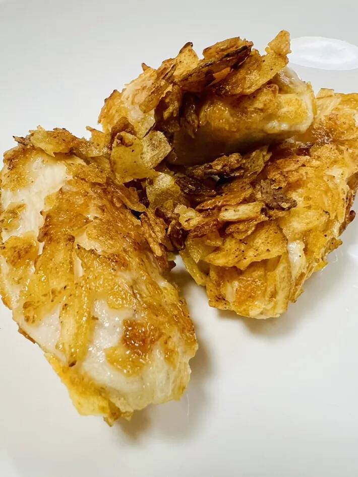 味付け不要！ポテトチップスを衣にする『揚げない鶏むね焼き』が手軽でザクザク