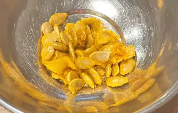 「「カボチャのタネ、捨てないで！」　子供が懇願するその理由は⋯？【節約レシピ】」の画像