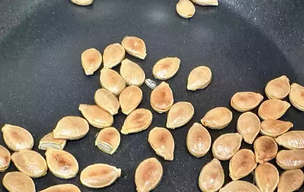 「「カボチャのタネ、捨てないで！」　子供が懇願するその理由は⋯？【節約レシピ】」の画像