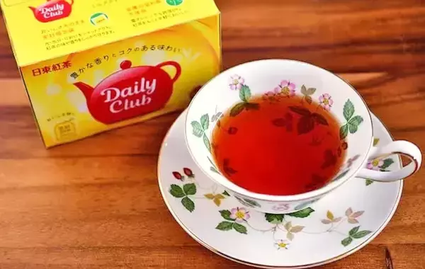 「製氷皿に紅茶と桃缶を入れて…　管理栄養士が試した夏ドリンクに「薄まらない！」「家でも大満足」」の画像
