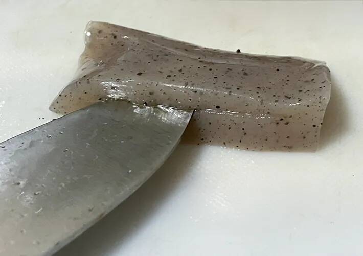 こんにゃくに切り込みを入れて…　油揚げ不要の『いなり寿司』が最高だった