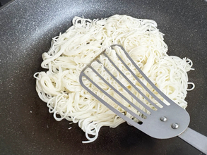 そうめん茹でたら焼いてみて！　そんな食べ方があったとは…