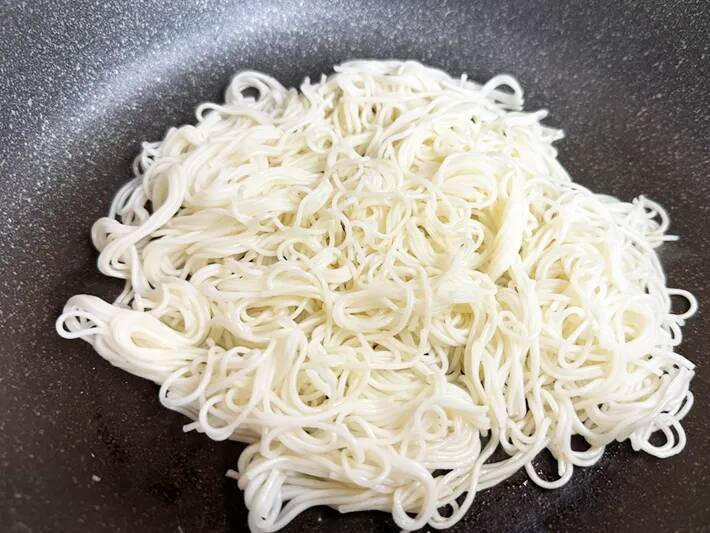そうめん茹でたら焼いてみて！　そんな食べ方があったとは…