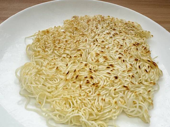 そうめん茹でたら焼いてみて！　そんな食べ方があったとは…