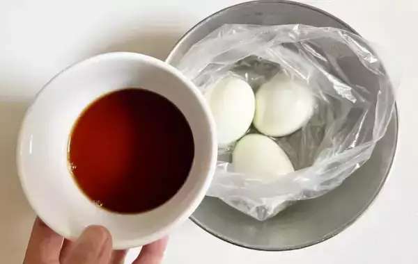 「『小さじ2分の1杯』足してみて！　味玉の意外な調味料に「めんつゆだけより好き」」の画像