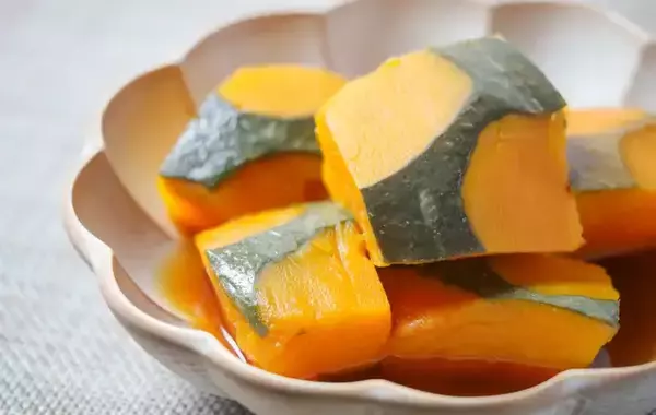 「炊飯器にカボチャを入れると？　炊き上がりに「驚いた」「時短すぎる」【簡単おかず4選】」の画像