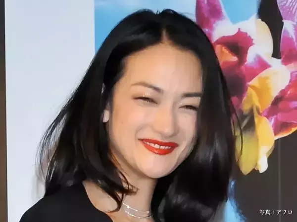 冨永愛「新しい命を授かった」と報告、20歳・息子もサポート　「ジーンとした」「おめでとう！」