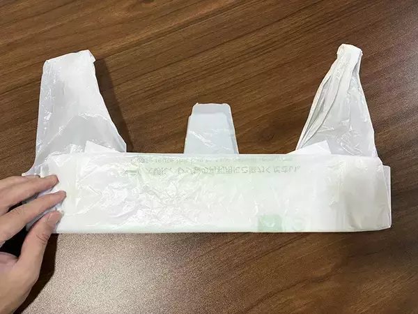 「レジ袋が30秒でスッキリ！　かわいい『バッグ型』のたたみ方が「実用的」」の画像