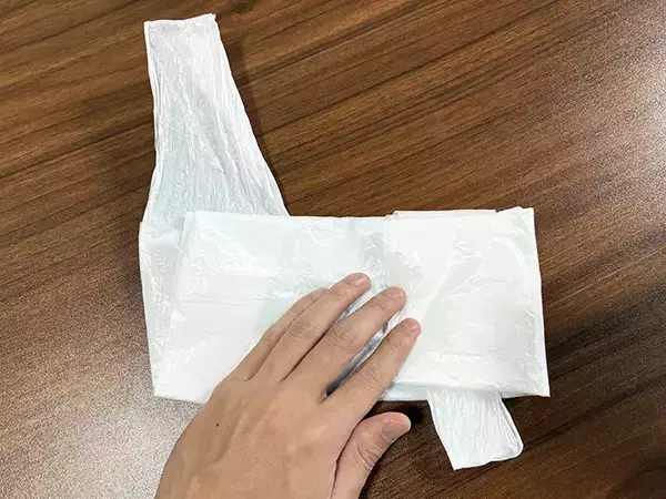「レジ袋が30秒でスッキリ！　かわいい『バッグ型』のたたみ方が「実用的」」の画像