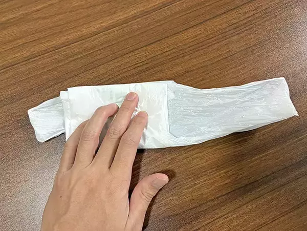「レジ袋が30秒でスッキリ！　かわいい『バッグ型』のたたみ方が「実用的」」の画像