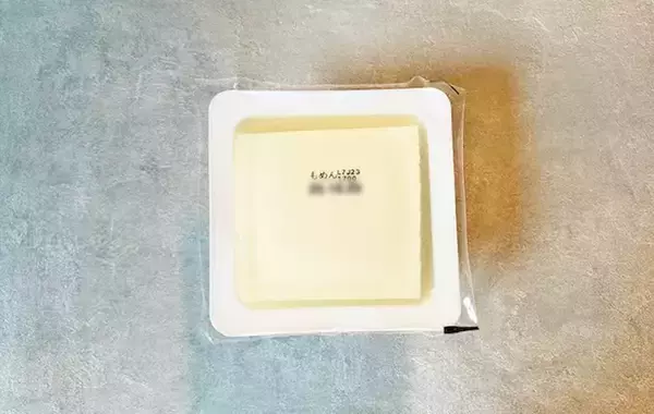 「まだ重し使ってるの？　豆腐の水を切る時は…「あの時間は何だった？」【時短テク】」の画像