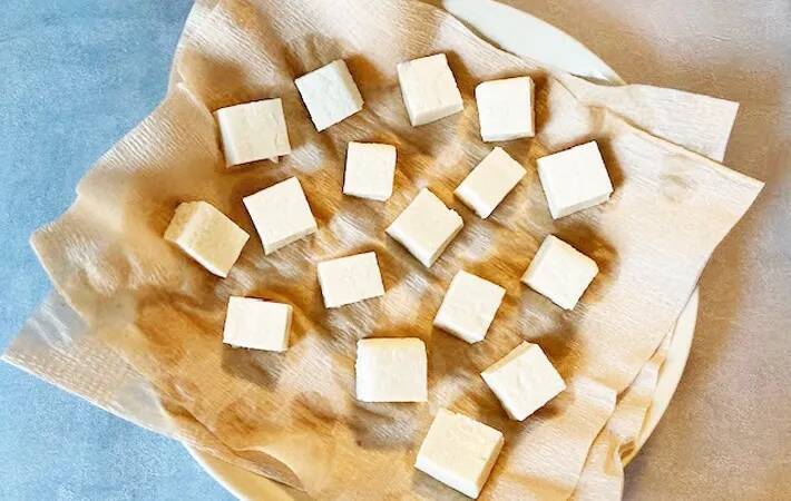 まだ重し使ってるの？　豆腐の水を切る時は…「あの時間は何だった？」【時短テク】