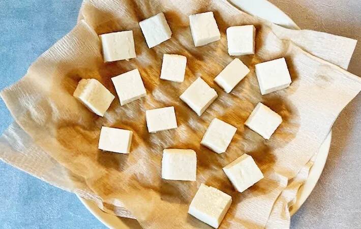 まだ重し使ってるの？　豆腐の水を切る時は…「あの時間は何だった？」【時短テク】