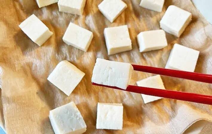 まだ重し使ってるの？　豆腐の水を切る時は…「あの時間は何だった？」【時短テク】