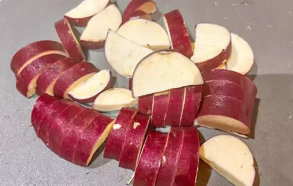 「サツマイモをカットして…？　いつもと違う食べ方に「毎日食べたい！」【秋レシピ】」の画像