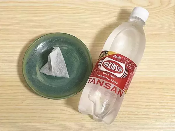 「水出し紅茶を入れて4時間寝かせると…　炭酸水のアイディアに「毎日でも作りたくなる」「かなりスッキリ」」の画像