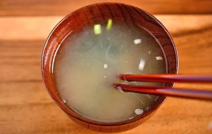 味噌を製氷皿に詰めるだけ！　管理栄養士が試した保存テクに「1人分にピッタリ」