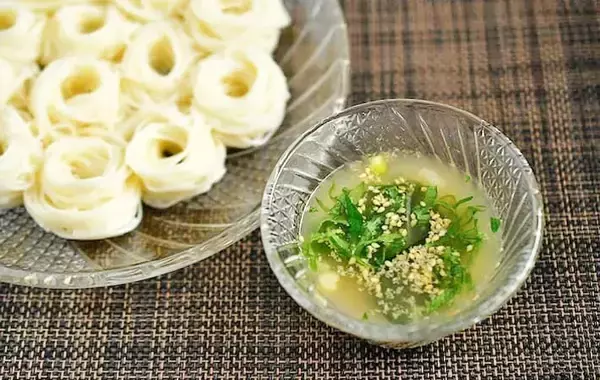 「味噌を製氷皿に詰めるだけ！　管理栄養士が試した保存テクに「1人分にピッタリ」」の画像