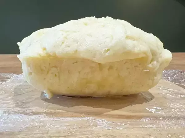 「豆腐1丁に『ホットケーキミックス1袋』を混ぜるだけで…　レンチン4分後の完成品がこちら」の画像