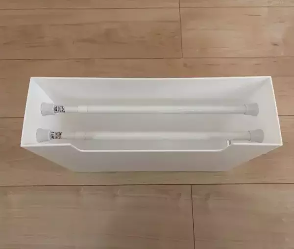 「100均グッズでゴミ袋の悩みが即解決！　1枚だけサッと取れる収納術に「生活感ゼロ」」の画像