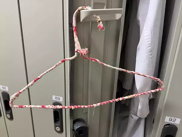 「年季の入ったハンガー　母親が買い替えない『理由』に「泣きそうになった」「捨てられないやつ」」の画像