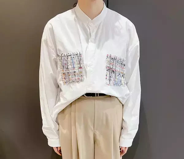 「【神技】シャツをインせず短丈に！　第2ボタンで叶う“足長スタイルアップ術”」の画像