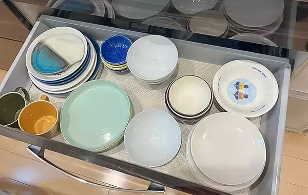 「「ゴチャゴチャで使いにくい…」　家族が喜ぶ『キッチン収納』のポイント【専門家の簡単ワザ】」の画像