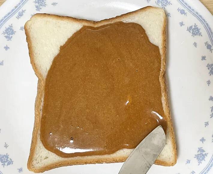 きな粉を練ります　10分でできるトーストアレンジに「手がべたつかない」「どこから食べてもおいしい」