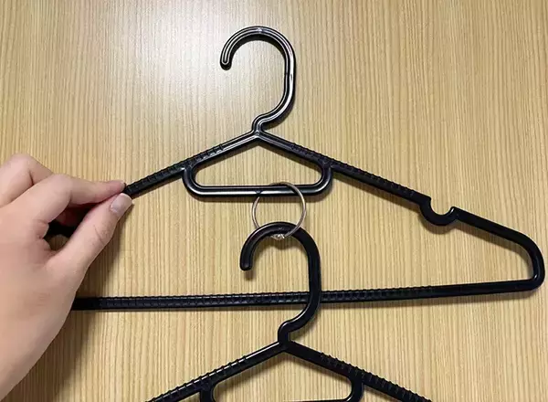 「ダイソーの『カードリング』　意外な活用法に「ストレス解消」「ストックしておく」」の画像