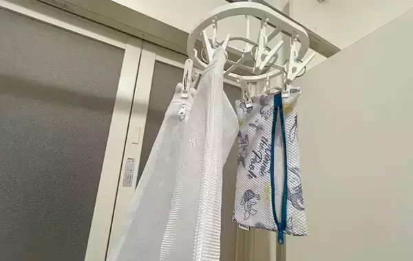 「穴が開いた洗濯ネット、捨てる？まだ使える？　洗濯のプロの「正解」は…」の画像