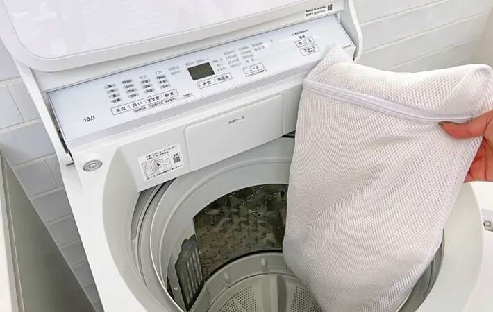 穴が開いた洗濯ネット、捨てる？まだ使える？　洗濯のプロの「正解」は…