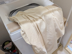 夏場のシーツ、週に何回洗うのがいい？　洗濯研究家の答えは…